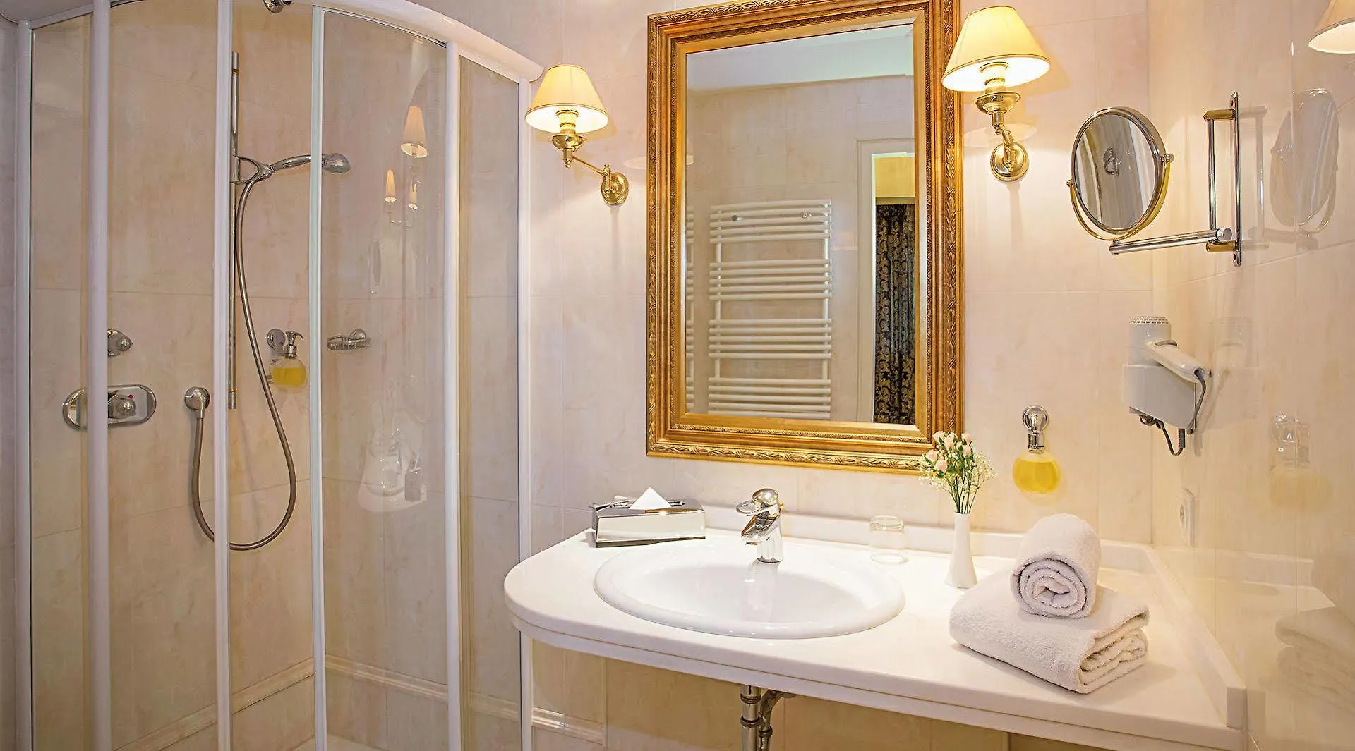 Victor'S Residenz-Hotel Lipsko Hotel